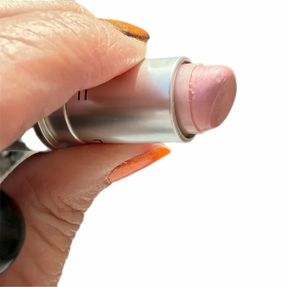 Mac cosmetics lipsticks (2) - Picture 8 of 16